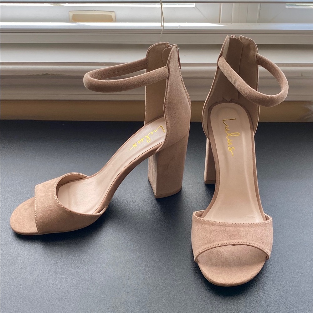 NWT LULU’S Taupe Suede Chunky Heel Sandals! Size 7